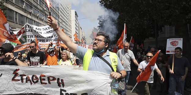 Atina karıştı! Kamu çalışanları greve başladı