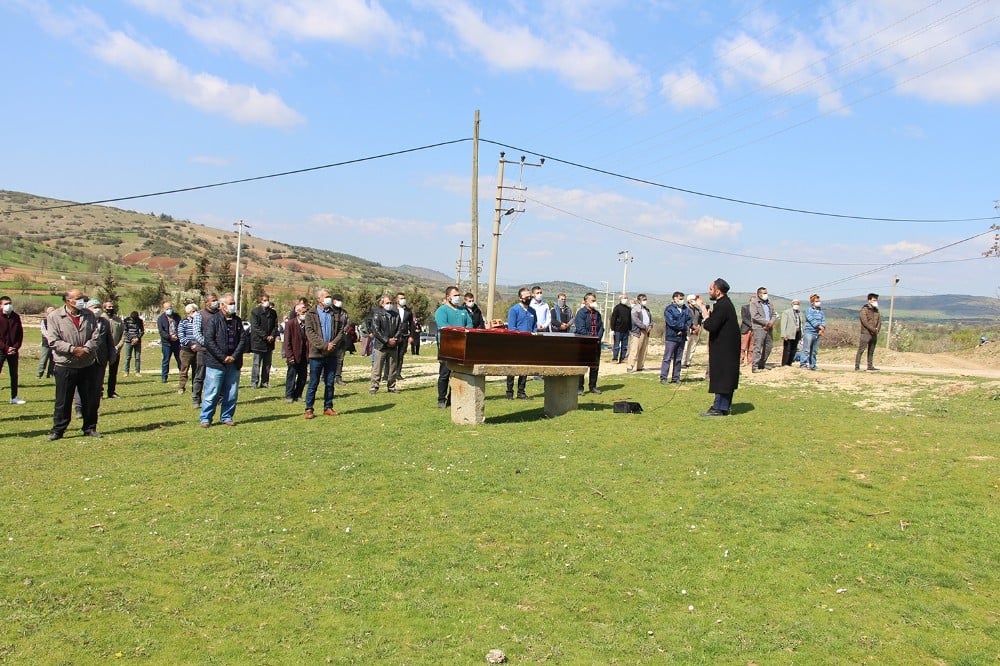 Atina’da öldürülen tır şoförü memleketi Manisa’da toprağa verildi 