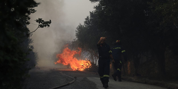 Atina'da orman yangını: Bölge sakinleri tahliye edildi
