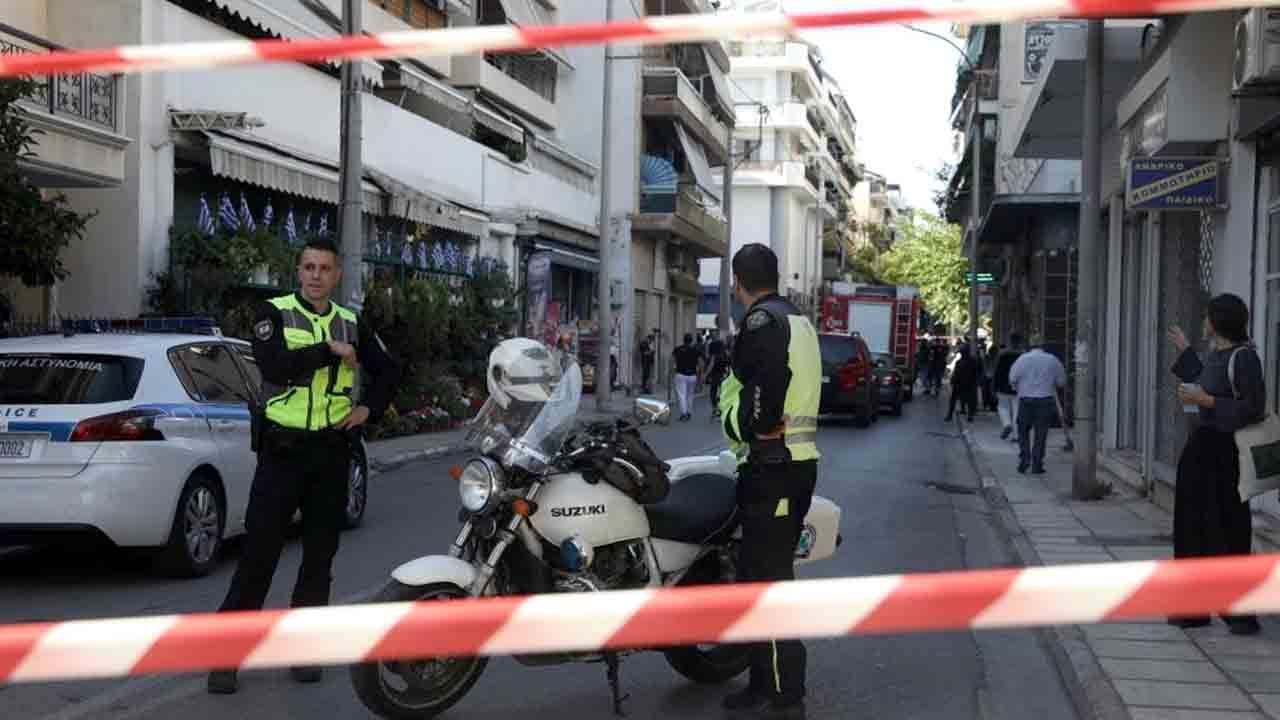 Atina'da poşetteki patlayıcı infilak etti: 2'si polis 4 yaralı