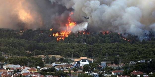 Atina'nın kuzeyi yeniden alevlere teslim! Bölge halkı evlerinden tahliye ediliyor
