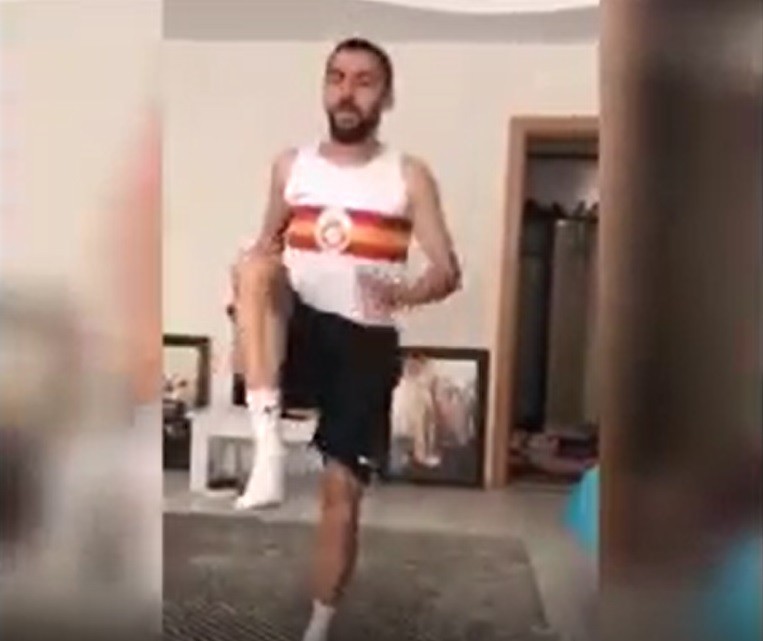 Atletizm sporcuları evde çalıştı 