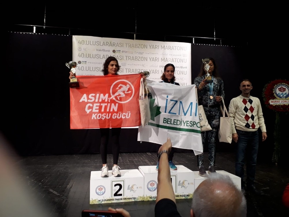 Atletizmde İzmit Belediyespor rüzgârı 