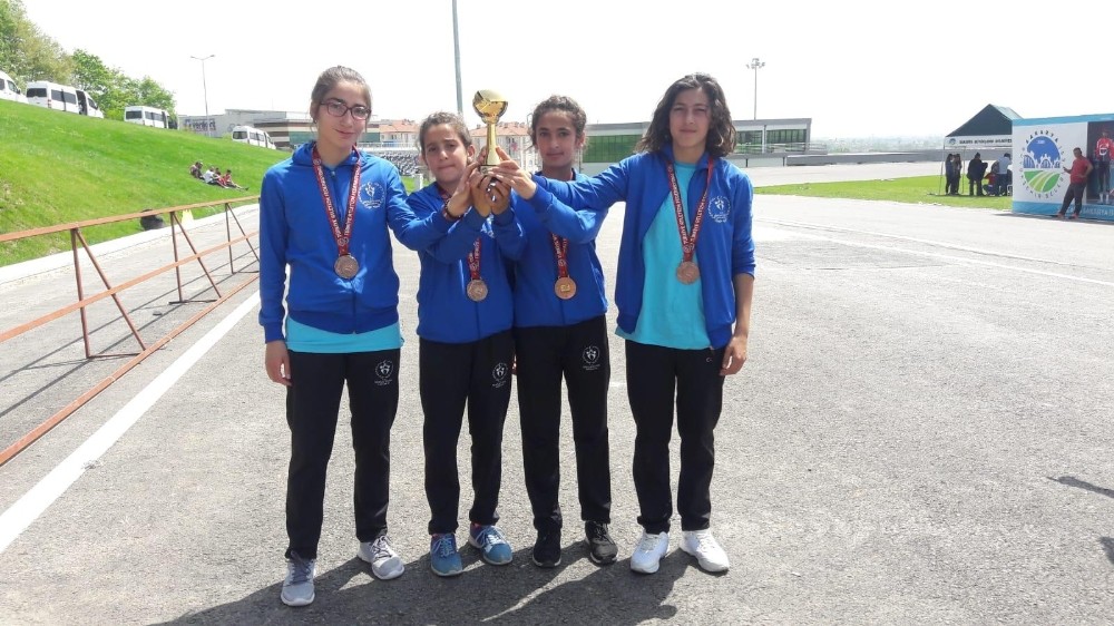 Atletizm’de madalyalar gelmeye devam ediyor 