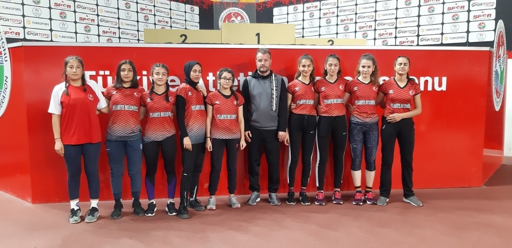 Atletler madalyaya doymuyor 