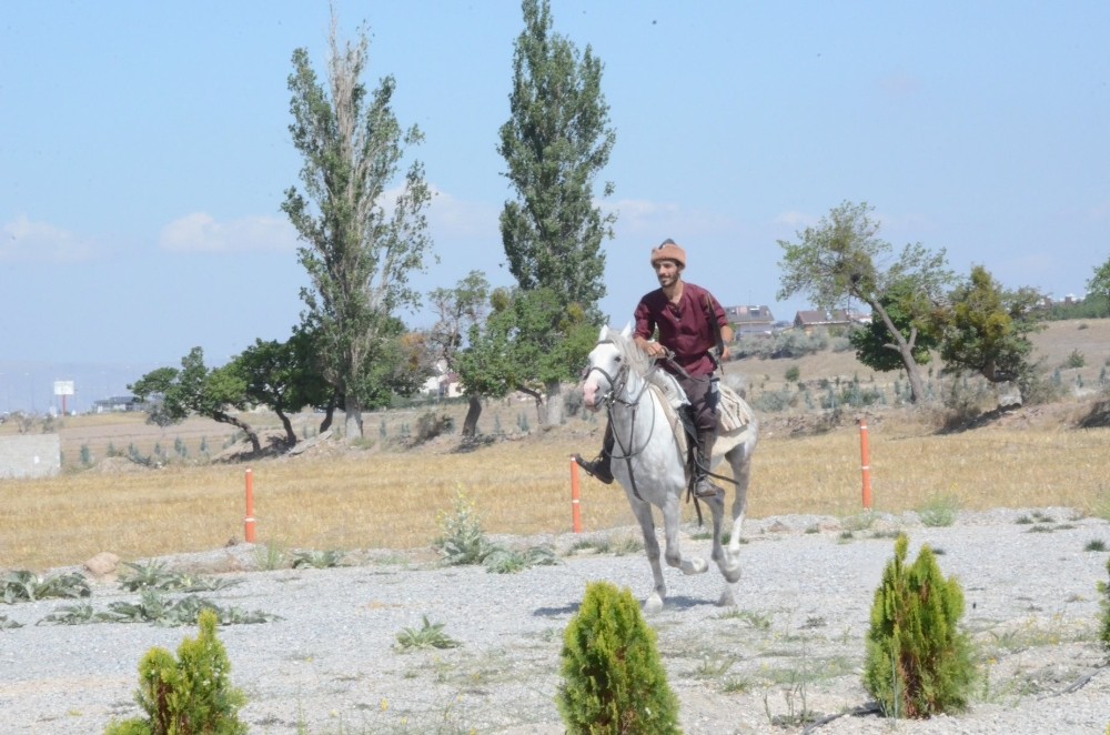 Atlı Okçuluk Zafer kupası yapıldı 