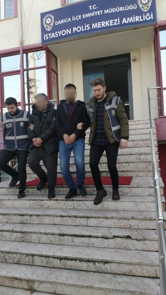 ATM dolandırıcıları suçüstü yakalandı 