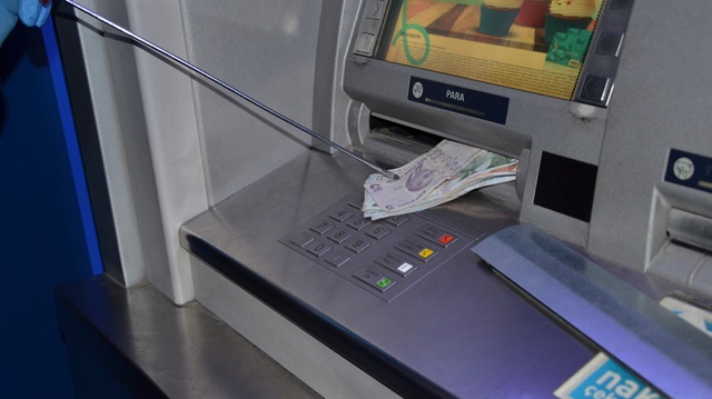 ATM dolandırıcılarına suç üstü yakalandı