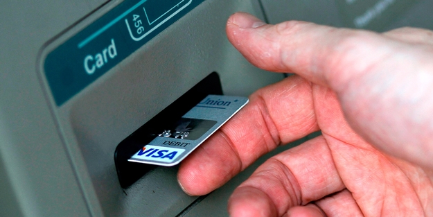 ATM tuşlarının sesini kopyalayıp paraları çaldılar