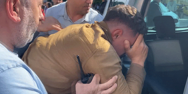 Hayatının yanlışını yaptı! Linçten polis kurtardı