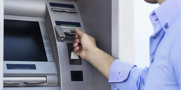 ATM'ler para dağıttı vatandaşlar akın etti!