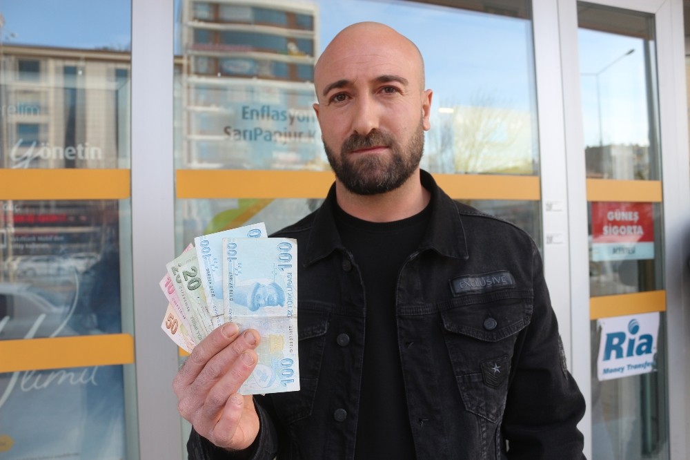 ATM’nin verdiği fazla paraları bankaya iade etti 