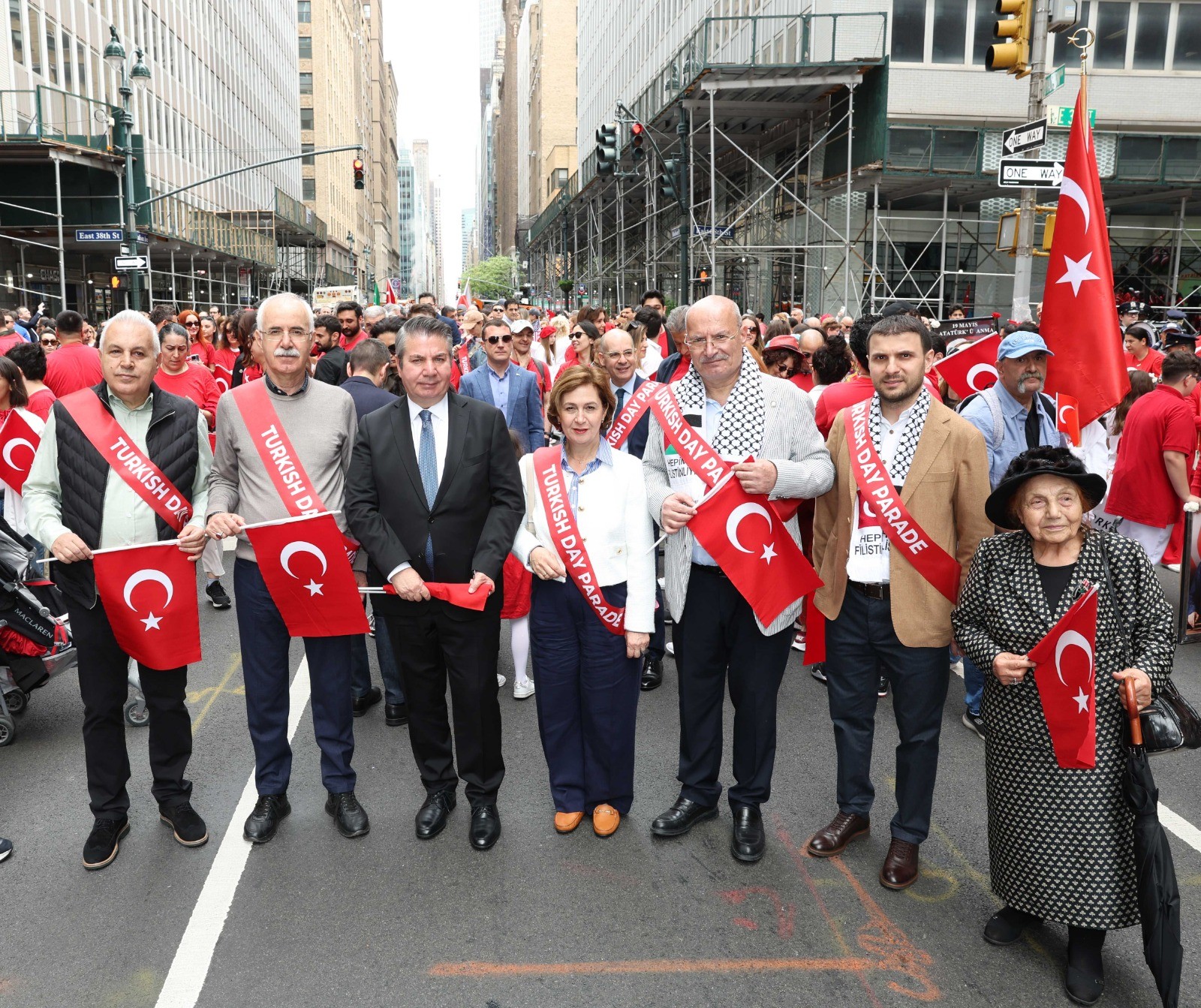 ATO Heyeti’nden, New York’taki Türk Günü Yürüyüşü’nde Filistin’e destek mesajı…