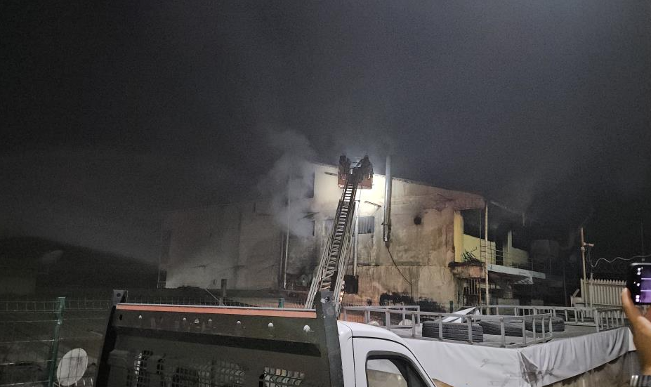 Atölye alevlere teslim oldu