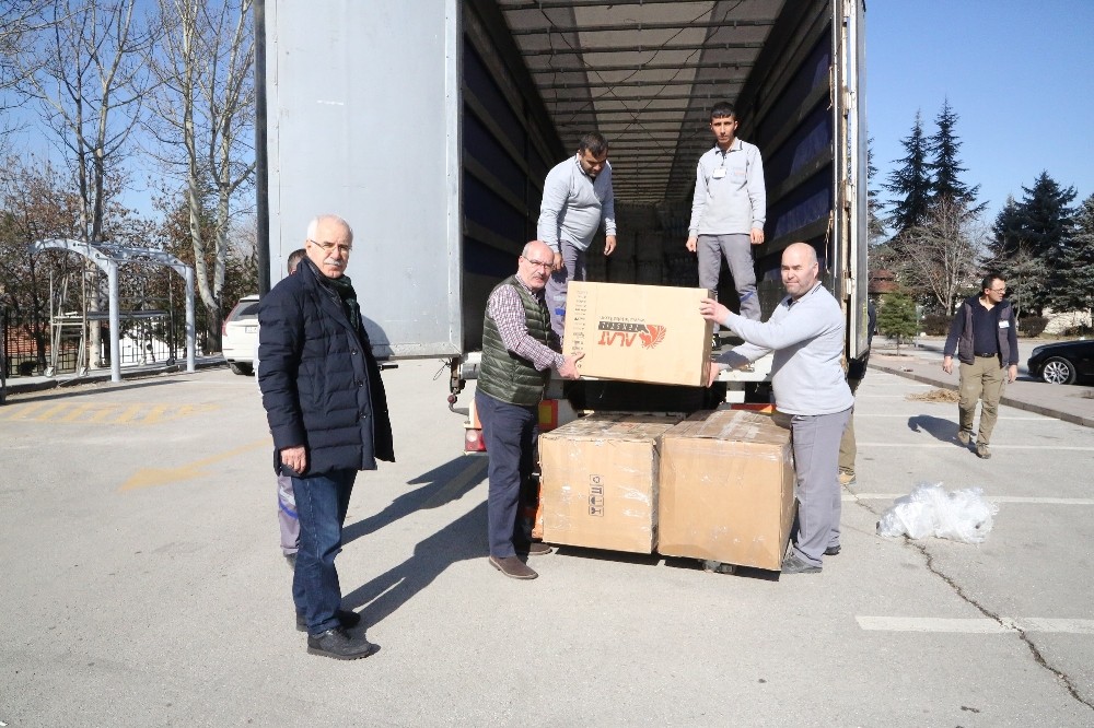 ATO’nun deprem bölgesine gönderdiği yardım tırları yola çıkmaya başladı 