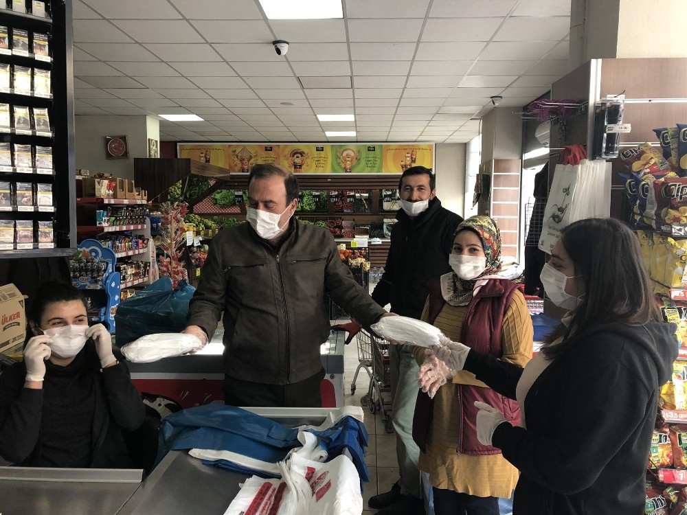 ATSO üyelerine maske dağıttı 