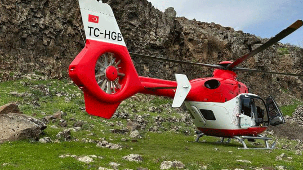 Attan düştü, ambulans helikopterle hastaneye kaldırıldı