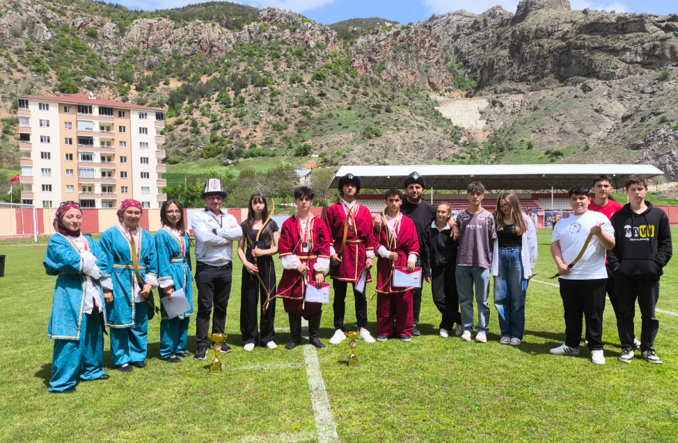 Attığını vuran Pirazizli Okçular Türkiye Finallerinde! Gümüşhane’den iki kupayla döndüler