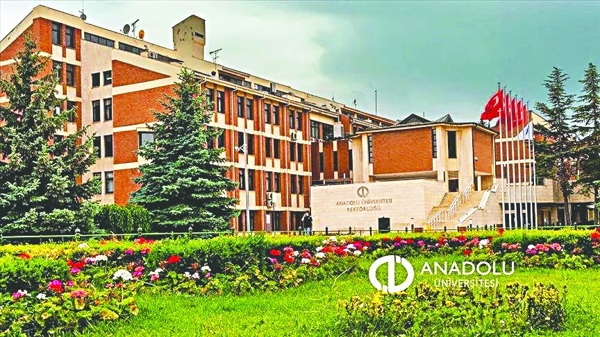 AÜ ‘Eğitim’ ve ‘Kitle İletişimi’nde ilk sırada