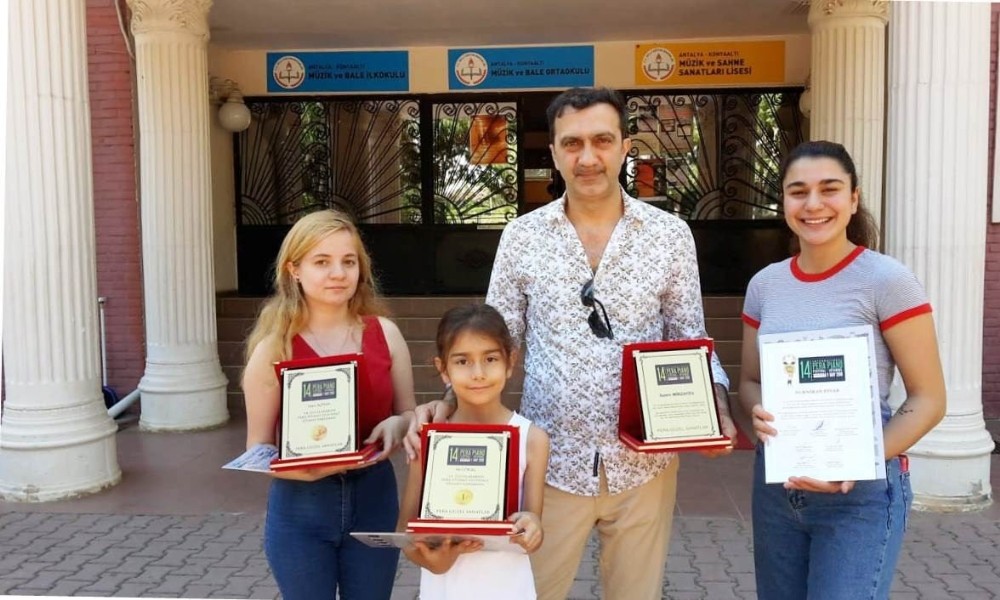 AÜ, Pera Piyano Yarşması’ndan ödüllerle döndü 