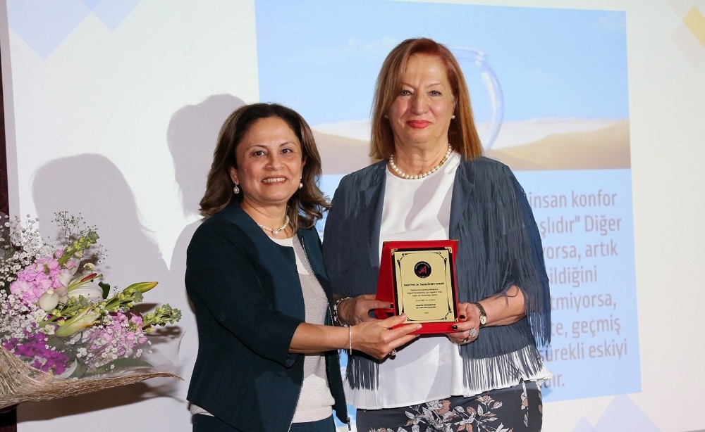 AÜ’de Prof. Dr. Tomris Özben’e Emeklilik Töreni 