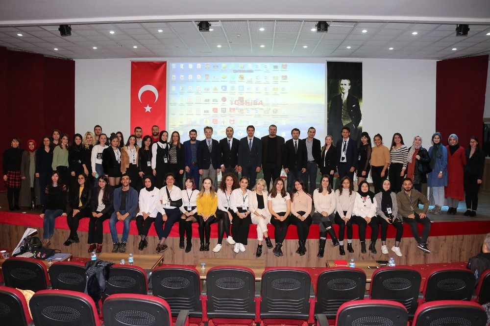 AÜ’de üstün yetenekli çocuklar konuşuldu 