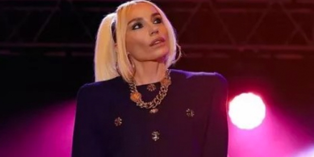 Austria Wien maçında skandal! Fenerbahçeli taraftarlardan Gülşen sloganları!