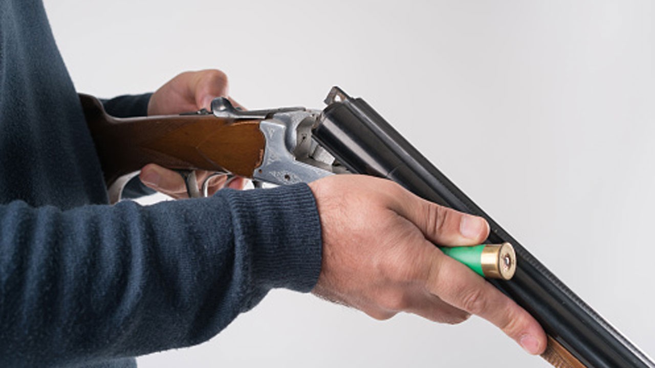 Av tüfeğiyle kendini vurdu