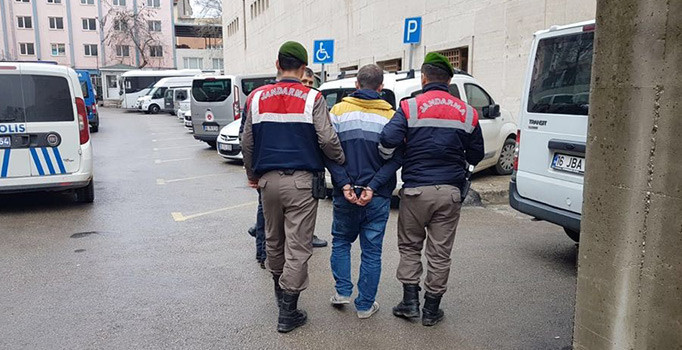 Av tüfeğiyle vurduğu kadını hastaneye bırakıp kaçtı
