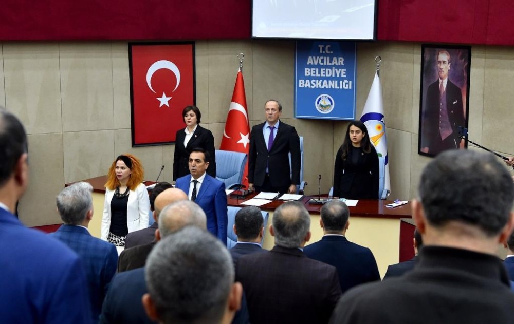 Avcılar Belediye Meclisi 34 bayrakla şehitleri andı 