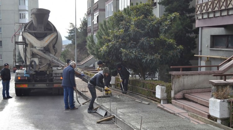 Avcılar Belediyesi vatandaştan kaldırım parası alıyor