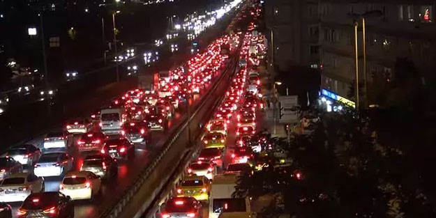 Avcılar D-100’de zincirleme kaza!