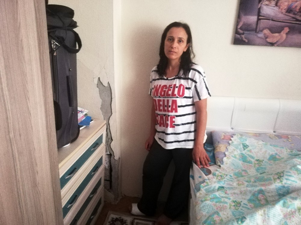 Avcılar’da 32 yıllık bina yıkılma tehlikesi ile karşı karşıya 