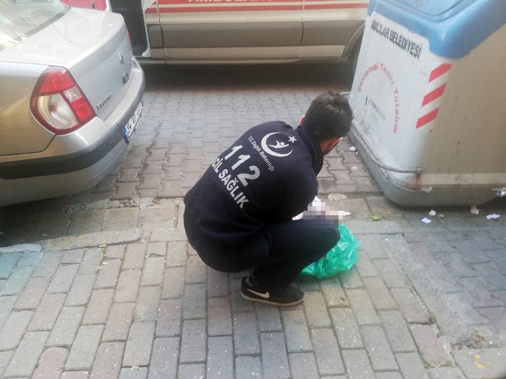 Avcılar’da çöp konteynerinin yanında yeni doğmuş bebek bulundu 