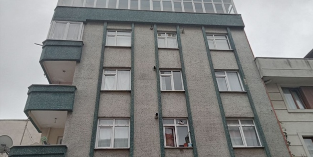 Avcılar'da dün alelacele boşaltılan bina...