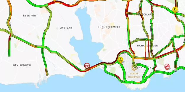Avcılar'da feci kaza! E-5 tamamen kapandı