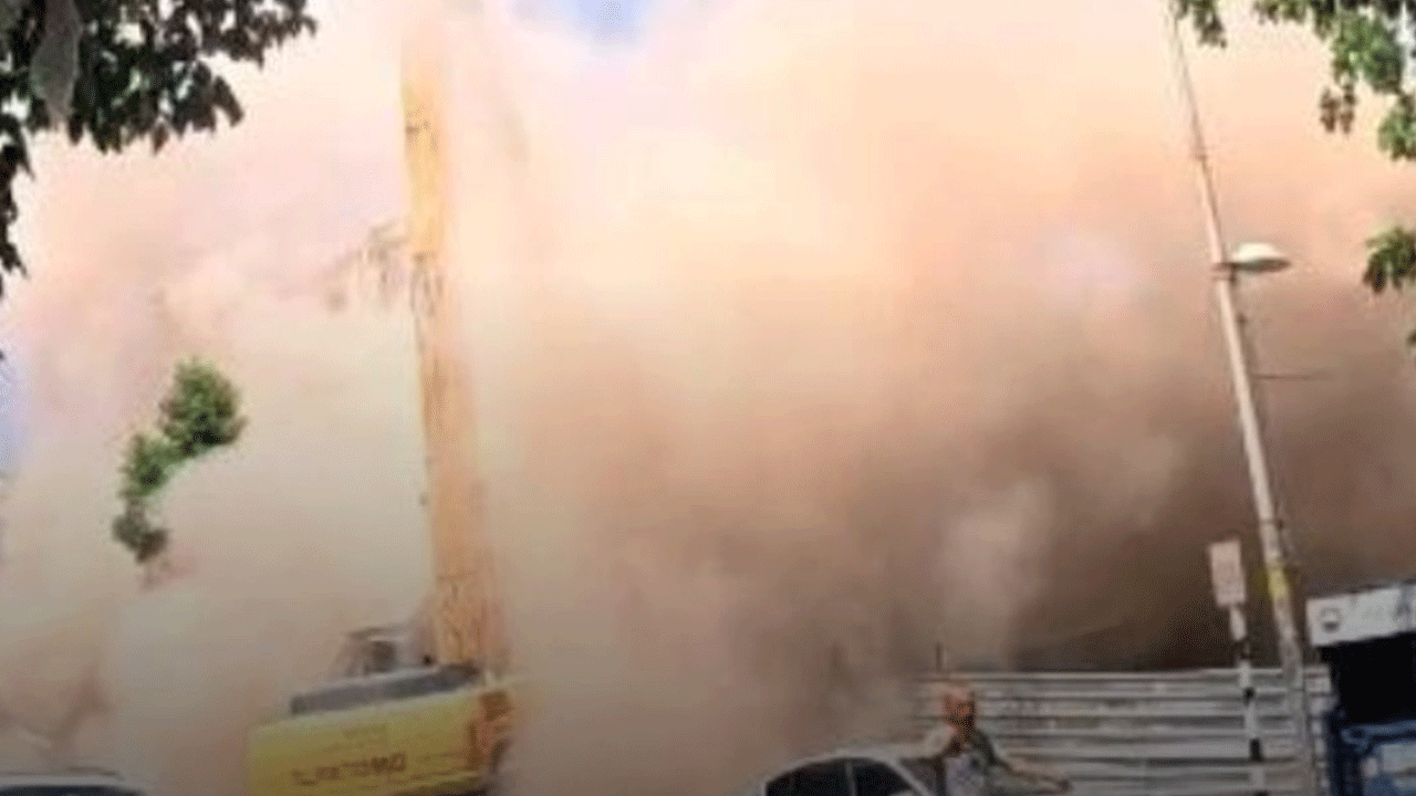 Avcılar'da kentsel dönüşüm nedeniyle yıkılan bina çöktü! O anlar kamerada!