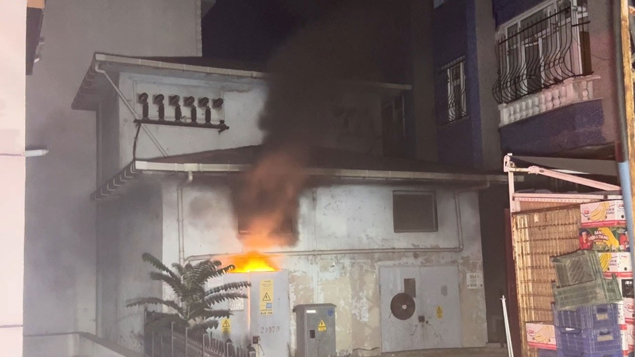 Avcılar'da korku dolu anlar! Gece adeta aydınlandı