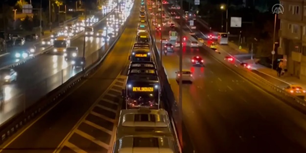 Avcılar'da metrobüs arızası! Duraklarda yoğunluk oluştu