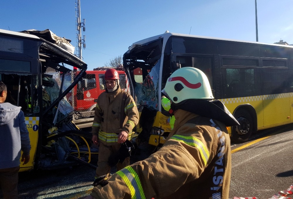 Avcılar’da metrobüs kazası: 4 yaralı 