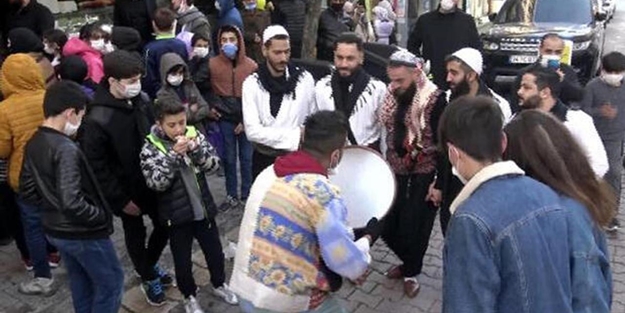 Avcılar'da palyaçolu, halaylı restoran açılışı! Koronavirüs tedbirleri hiçe sayıldı