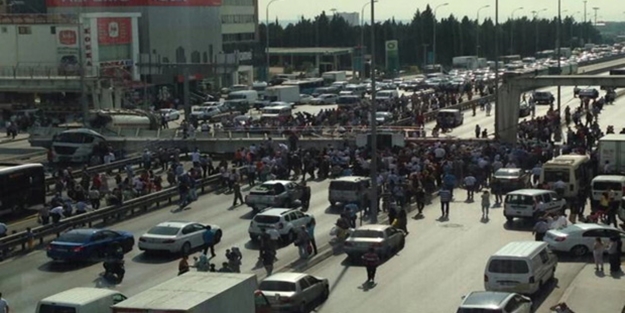 Avcılar'da üst geçit çöktü