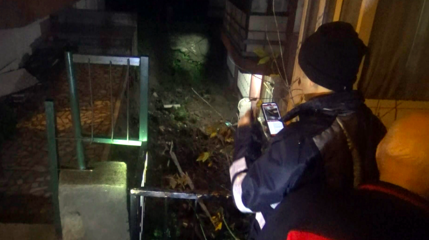 Avcılar'da yağış sebebiyle istinat duvarı çöktü!