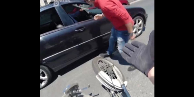 Avcılar'da yaşanan kaza ve kaza sonrası çıkan kavga böyle görüntülendi