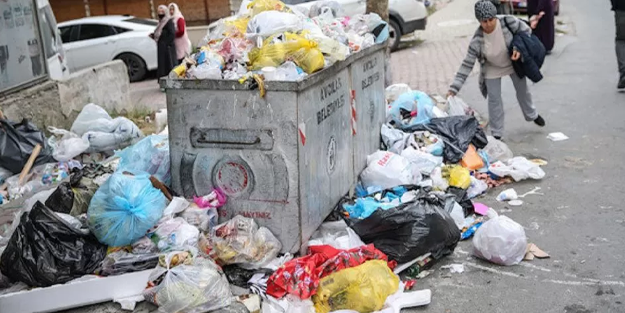 Avcılar'ı da İzmir'e benzettiler! CHP’li Avcılar Belediyesinde işçiler grevde, sokakları çöp götürüyor!