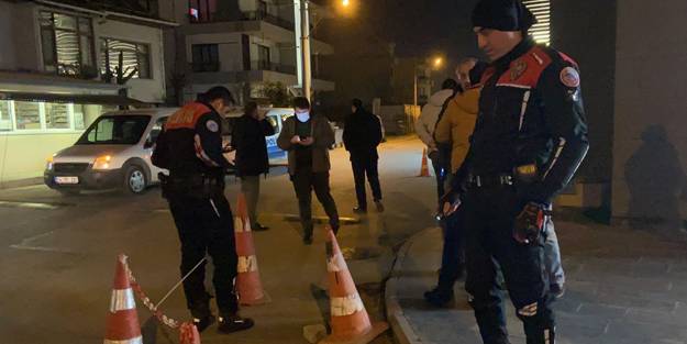 AVM önünde silahlı kavga! Ekipler sevk edildi