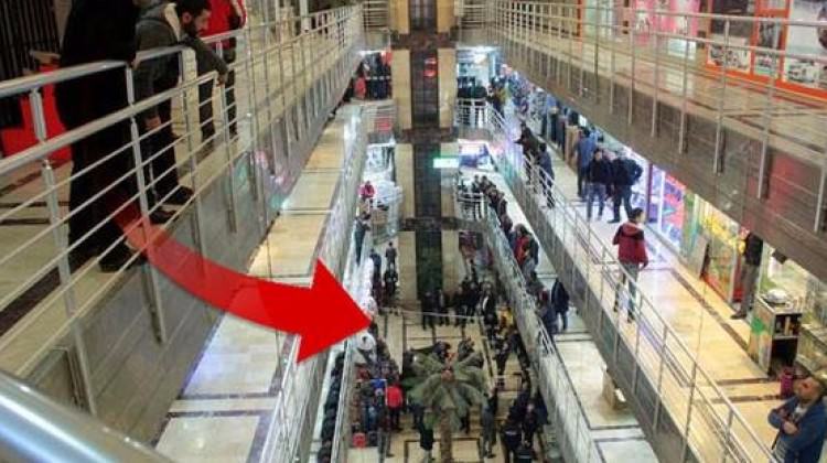 AVM'de kokunç ölüm! 4'üncü kattan düştü