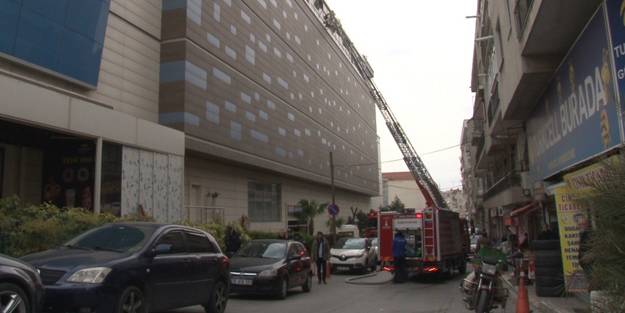 AVM'de korkutan yangın! Vatandaşlar büyük panik yaşadı