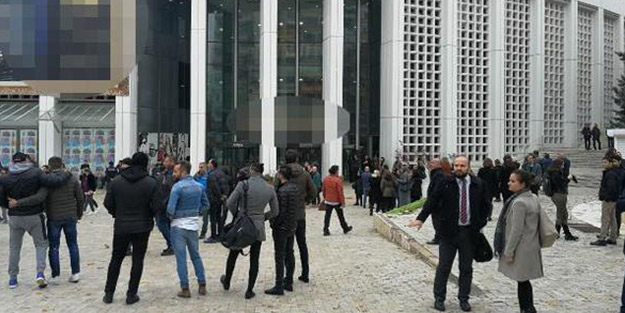 AVM'de yangın çıktı, vatandaşlar alışveriş yaptı