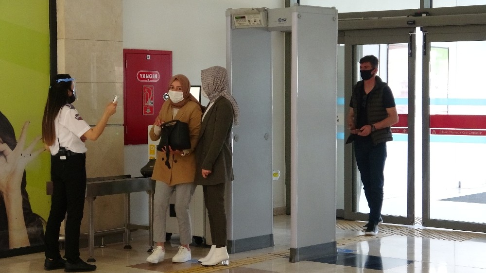 AVM’ler açıldı bahaneler şaşırttı 